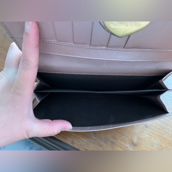 Authentic Gucci Microguccissima Monogram
Patent Leather Wallet - Picture 14 of 15